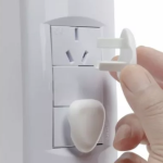 PROTECTOR DE ENCHUFE